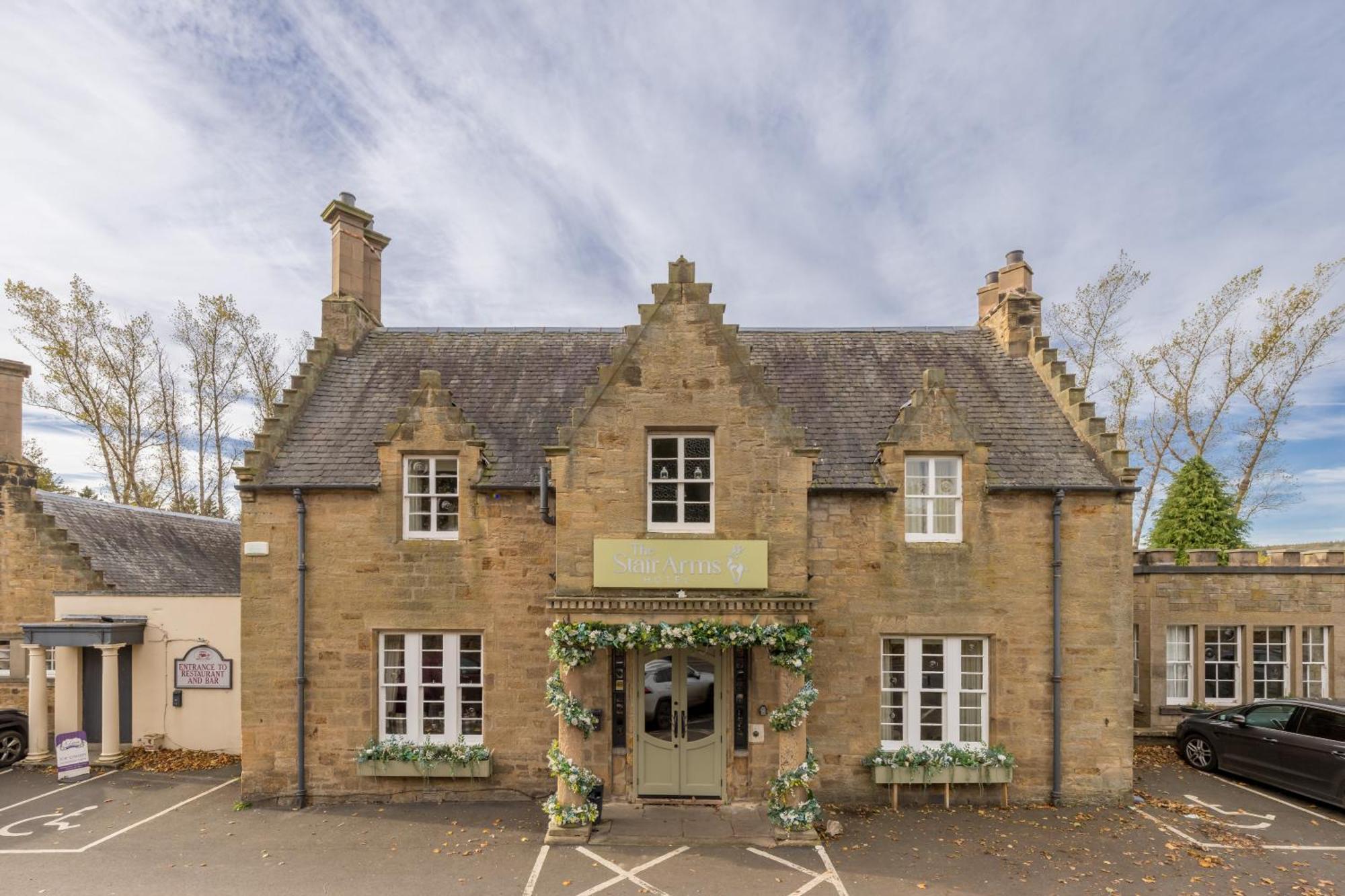 The Stair Arms Hotel Pathhead Extérieur photo